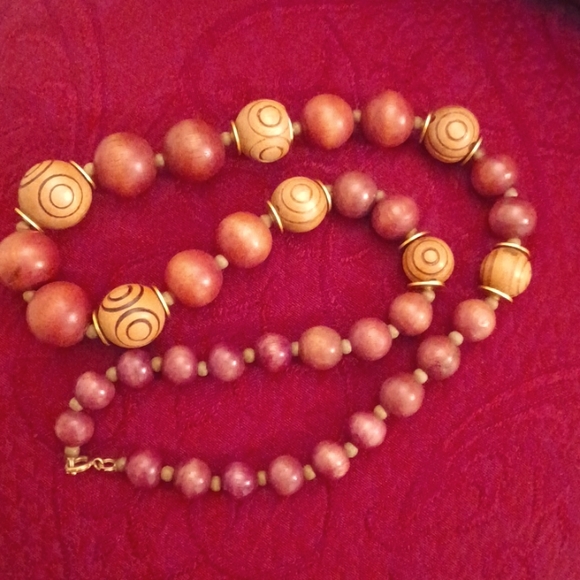 Wooden bead necklace - Picture 3 of 6